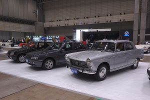 原工房展示車：プジョー404ベルリーヌ、プジョー405Mi16 1.9、プジョー205GTi 1.9。