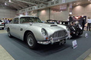 AC MINDSさんのAston DB5とMorgan Aero 8。