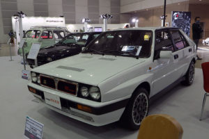 ガレーヂ伊太利屋さん。Lancia Delta インテグラーレ 8v。隣はギブリ 2。